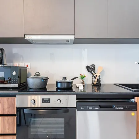 Doria 2-bedroom & Balcony In Larnaca *