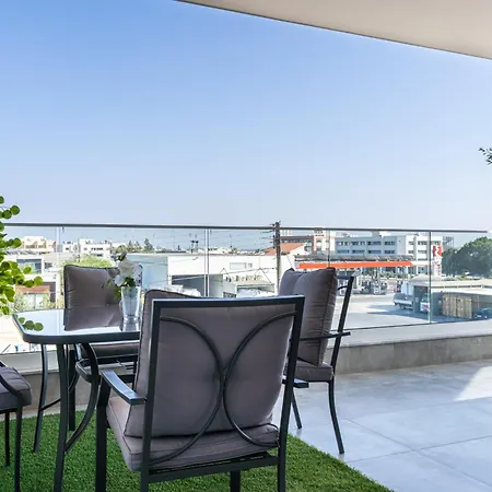 Doria 2-bedroom & Balcony In Larnaca شقة *