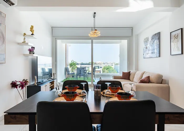 Doria 2-bedroom & Balcony In Larnaca Apartamento