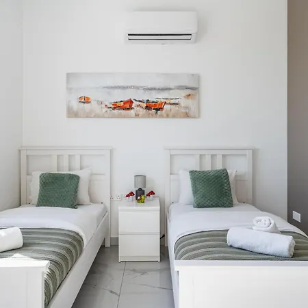 Doria 2-bedroom & Balcony In Larnaca *