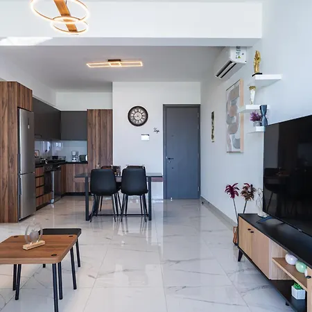 Doria 2-bedroom & Balcony In Larnaca Apartman