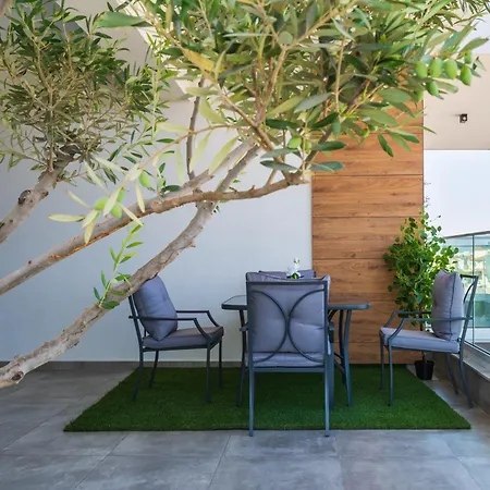 Doria 2-bedroom & Balcony In Larnaca Apartman *