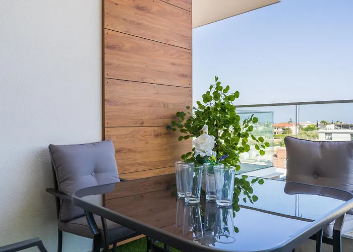 Doria 2-bedroom & Balcony In Larnaca *